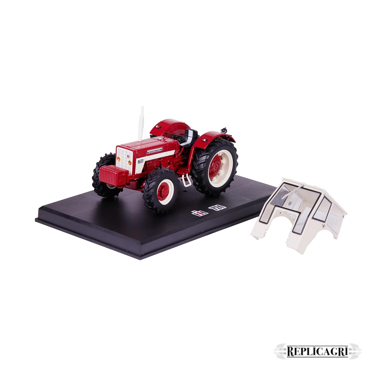 Modell IH 724, 4 drehbare Räder, 1:32